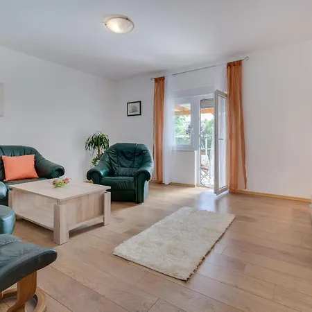 Twisting By The Private Pool Apartment *