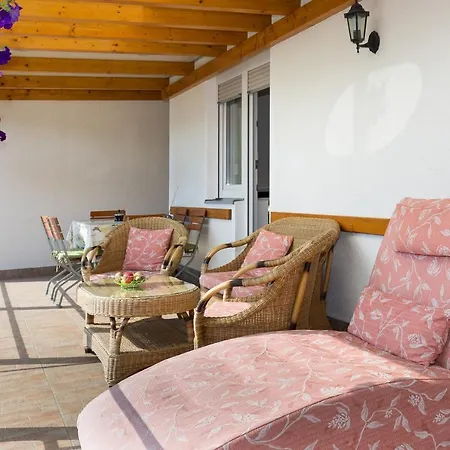 Twisting By The Private Pool Apartment *