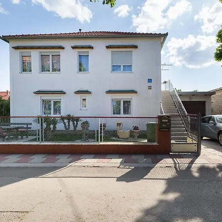 Twisting By The Private Pool * Zadar