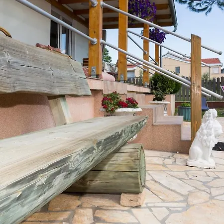 Appartement Twisting By The Private Pool Zadar