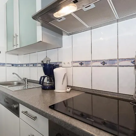 Twisting By The Private Pool Appartement