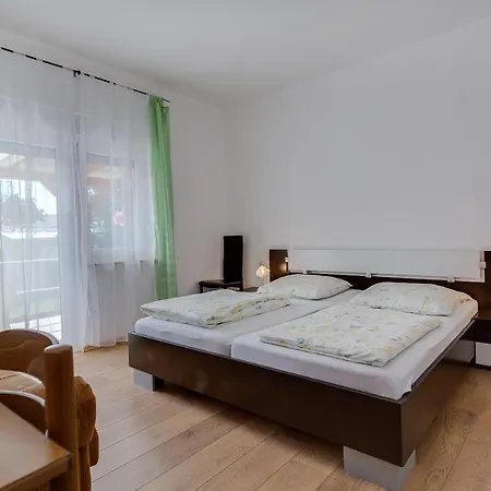 Twisting By The Private Pool Apartment *