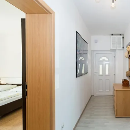 Apartment Twisting By The Private Pool Zadar