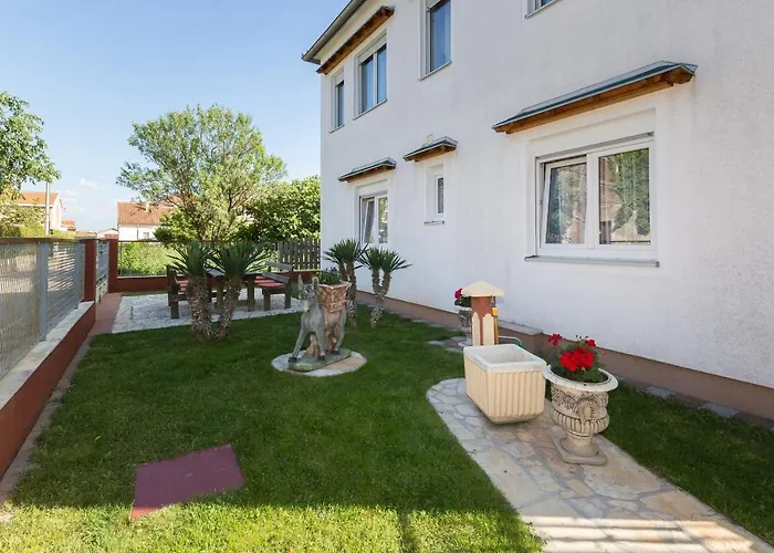 Apartment Twisting By The Private Pool Zadar