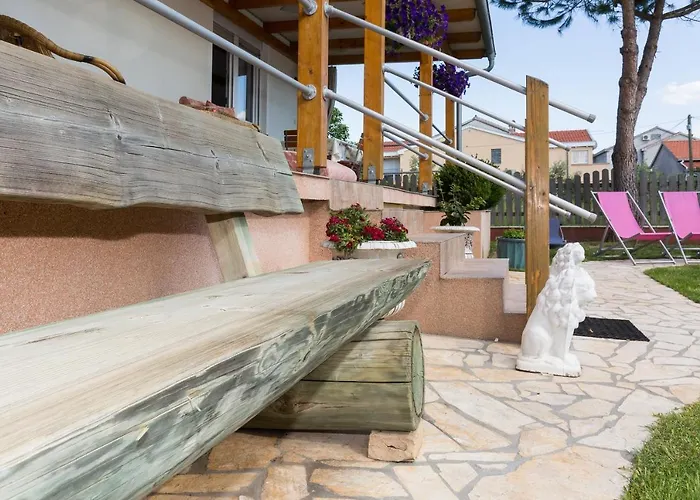 Appartement Twisting By The Private Pool Zadar