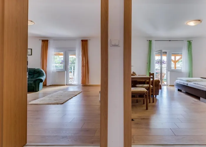 Twisting By The Private Pool Appartement