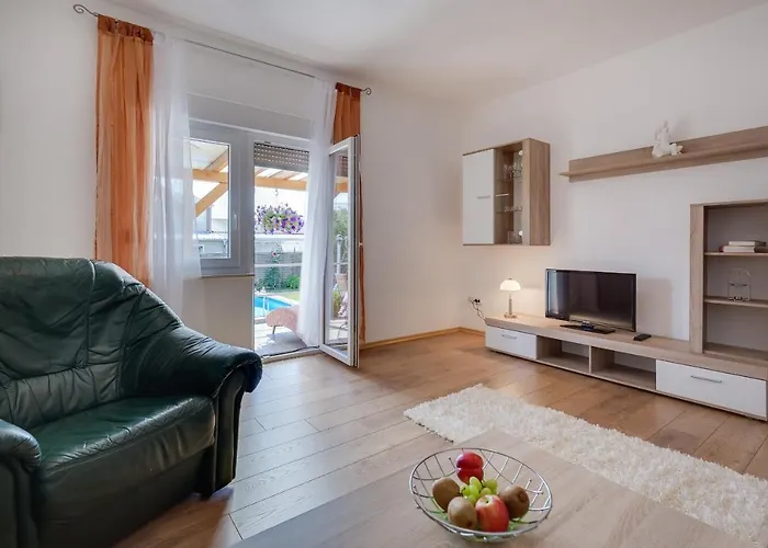 Appartement Twisting By The Private Pool Zadar
