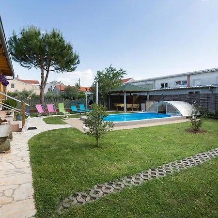 Twisting By The Private Pool Апартаменты Задар