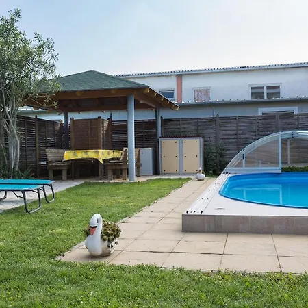 Twisting By The Private Pool Задар