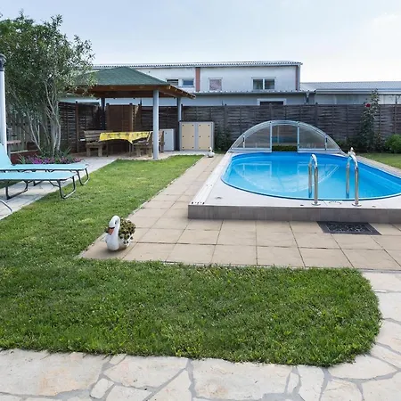 Appartement Twisting By The Private Pool Zadar