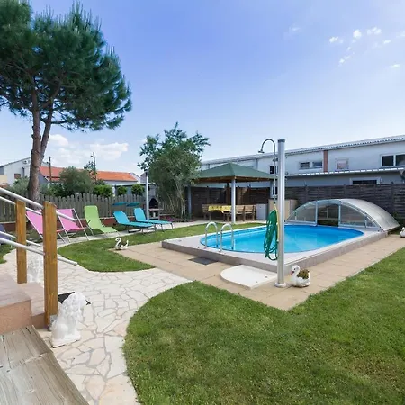 דירה Twisting By The Private Pool