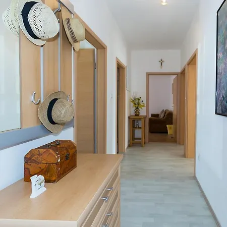Apartman Twisting By The Private Pool *