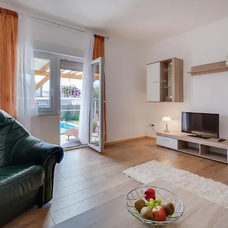 Appartement Twisting By The Private Pool Zadar