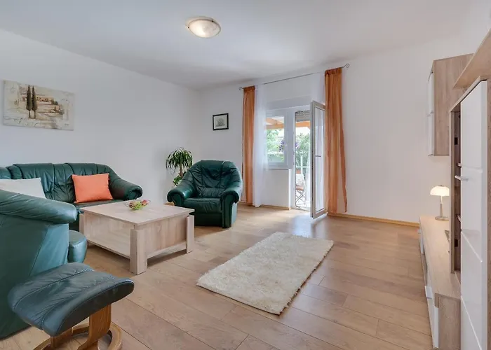 Twisting By The Private Pool דירה *