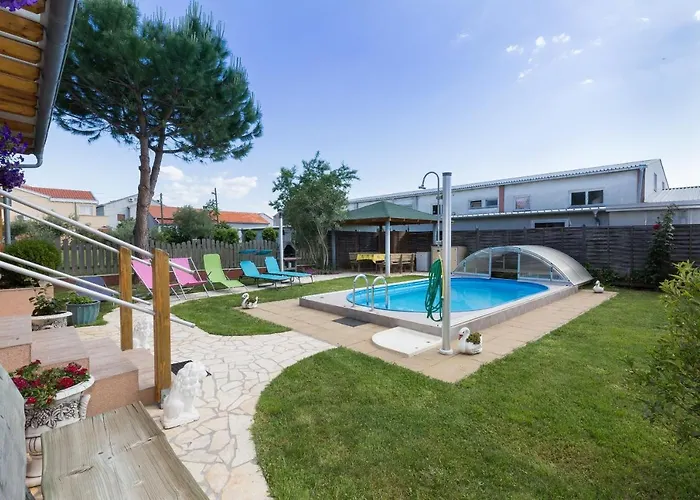 דירה Twisting By The Private Pool