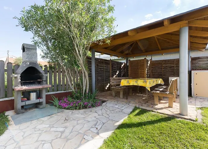 Twisting By The Private Pool Apartman *